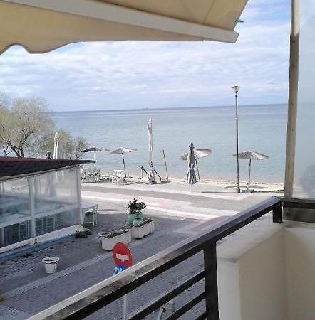 Annas Seaside Apartment Peraía Екстериор снимка